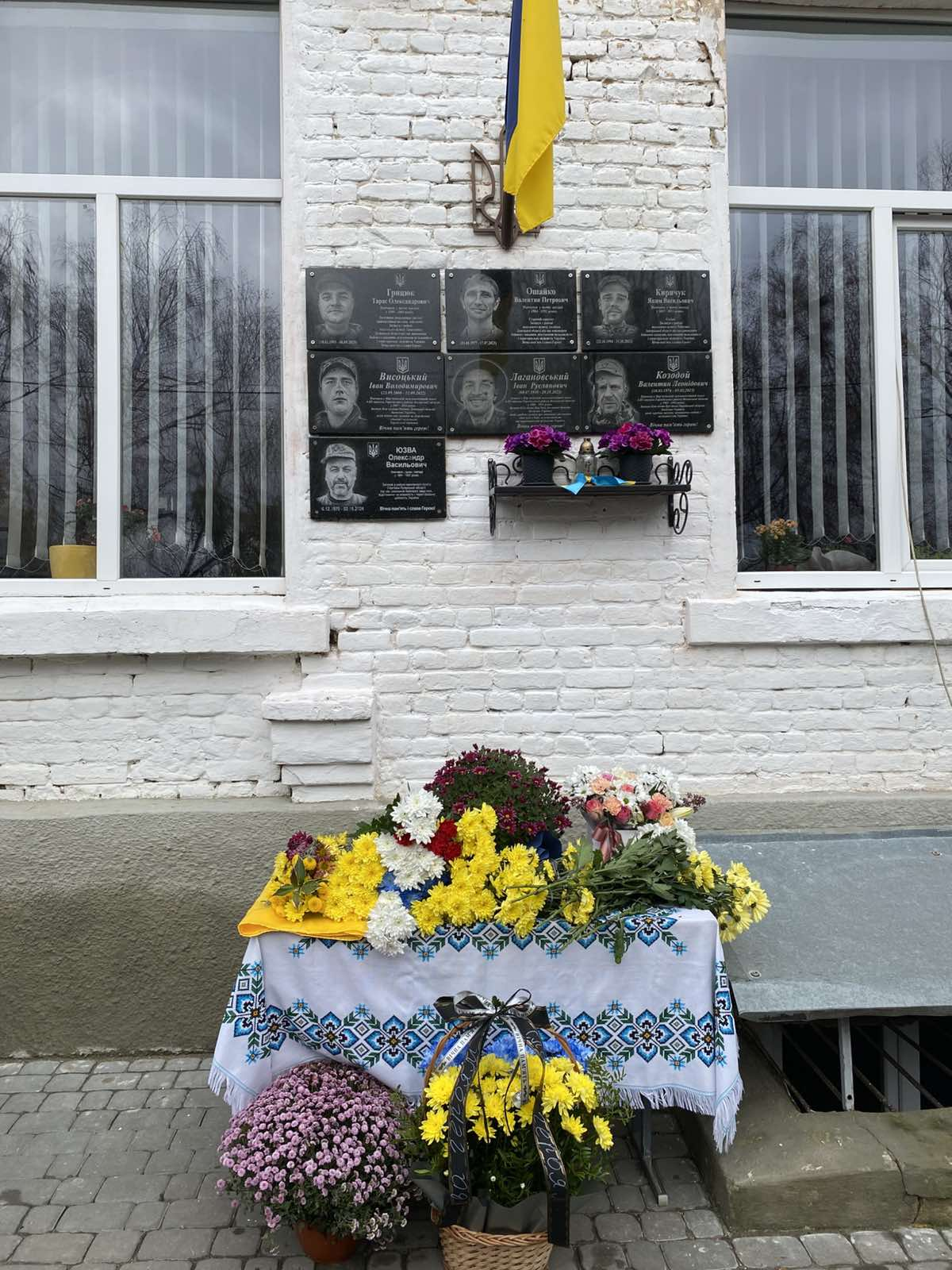 У волинському ліцеї відкрили меморіальну дошку випускнику-Герою Олександру Юзві