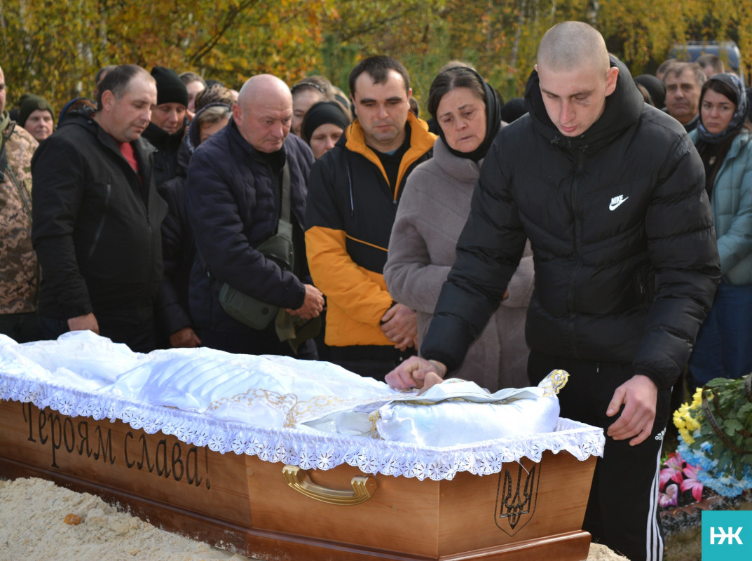 З перших днів вторгнення боронив Україну: на Волині попрощались з кавалером орденів «За мужність» Василем Петриком