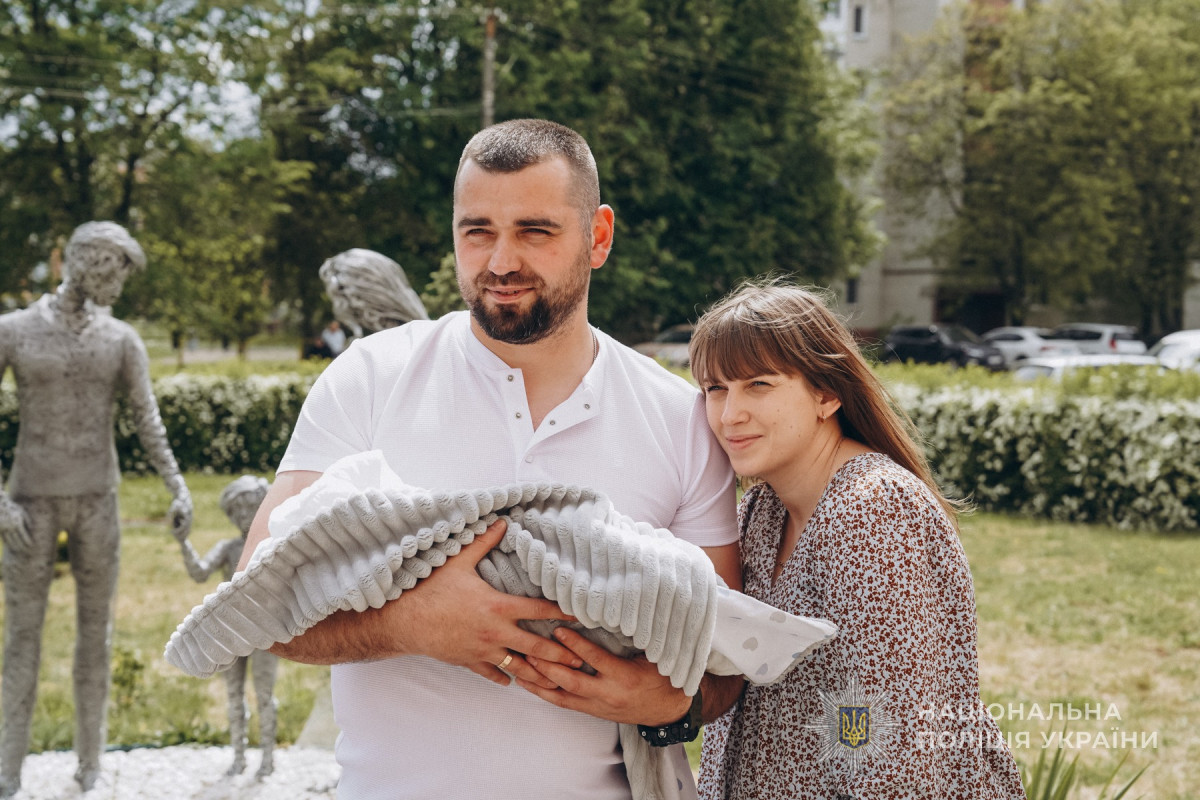 Вдруге став батьком: у родині волинського поліцейського-добровольця народився син