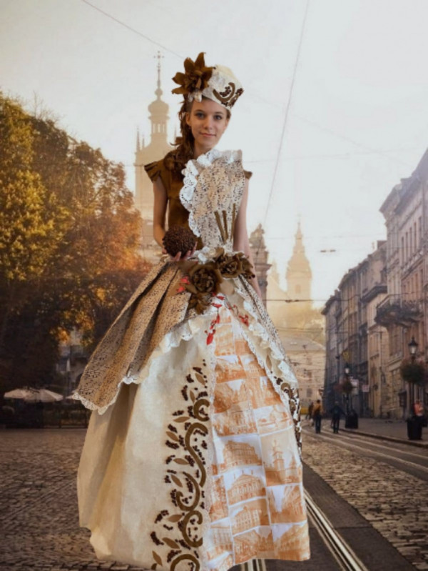 Юна волинянка створила сукню з паперу та перемогла у Всеукраїнському фестивалі-конкурсі