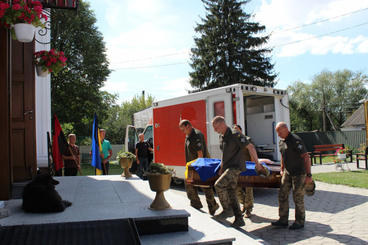 «Він ніколи не жалівся»: волиняни попрощалися із захисником Михайлом Присяжнюком
