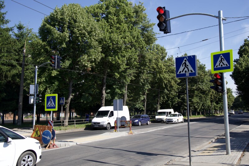 У Луцьку встановили світлофор на пішохідному переході, де авто збило дитину