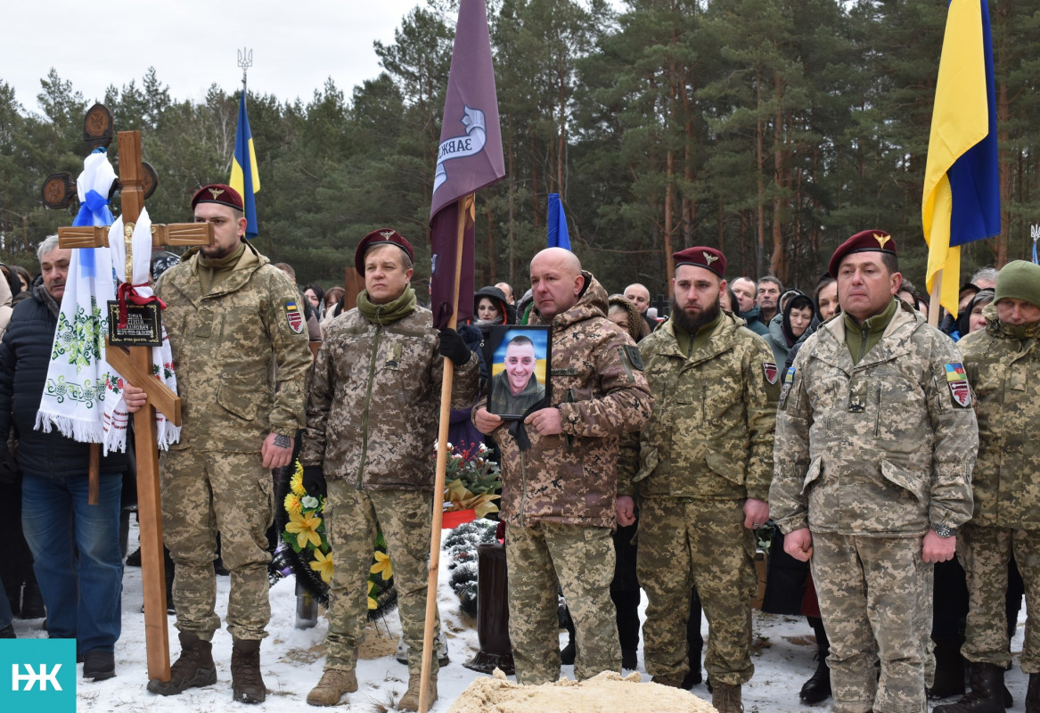 Зійшлося усе село: на Волині в останню дорогу провели полеглого на Курщині молодого Героя Сергія Зімича