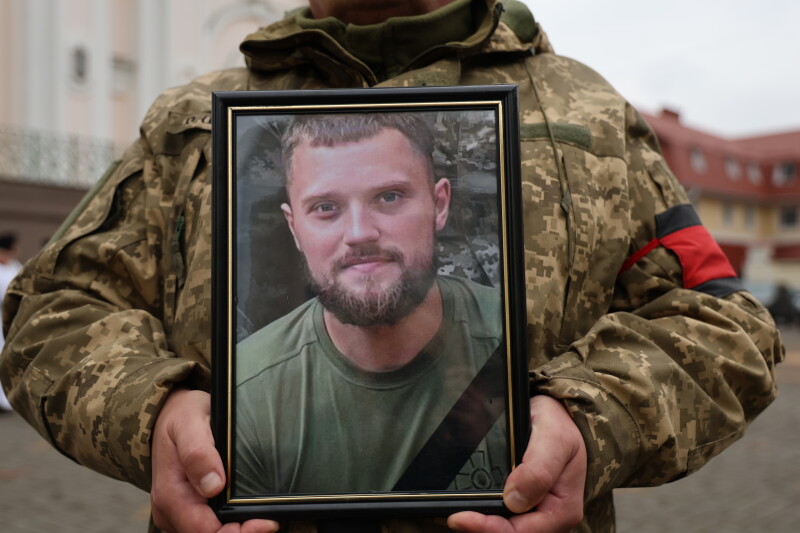 Загинув у вересні минулого року: у Луцьку попрощались з Героєм Дмитром Загурним