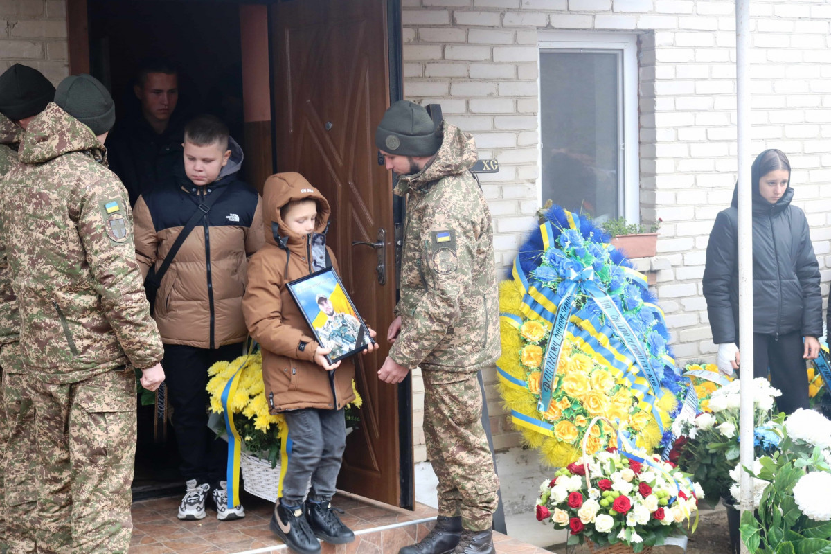 Війна забрала життя батька й сина: на Волині попрощалися з 22-річним спецпризначенцем Назаром Кравчуком