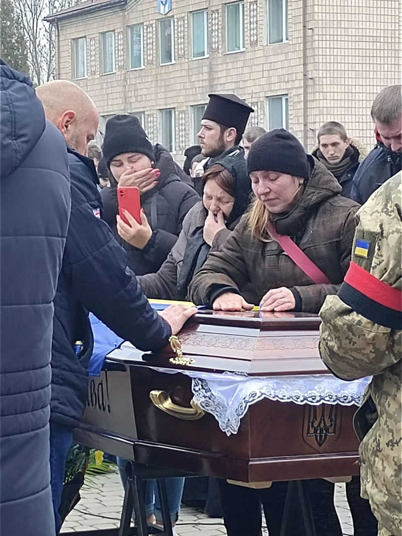 Знайшов вічний спочинок на Різдво: на Волині попрощалися із 22-річним Героєм Максимом Томчуком