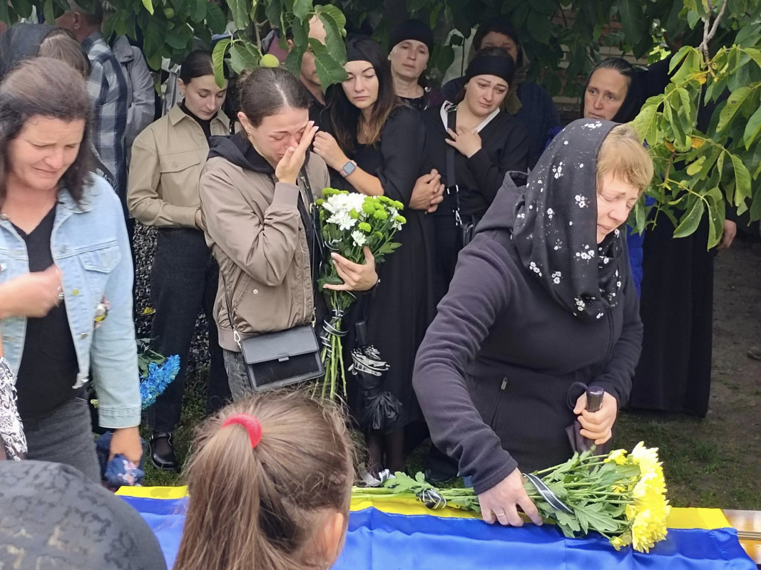 Був 3 тижні на передовій: громада на Волині попрощалася із 28 загиблим на війні Героєм-земляком Олександром Дубчуком