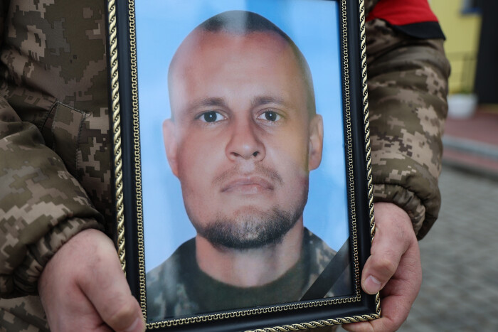 Загинув 15 місяців тому: у Луцькій громаді попрощалися з Героєм Анатолієм Бекасом. Фото