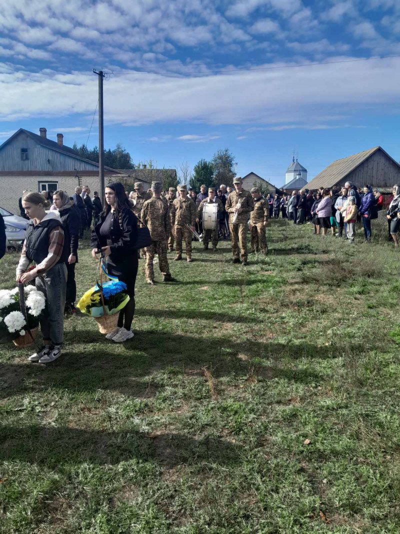 Загинув внаслідок удару ворожим FPV-дроном: у Луцькому районі попрощалися з Героєм Сергієм Близнюком