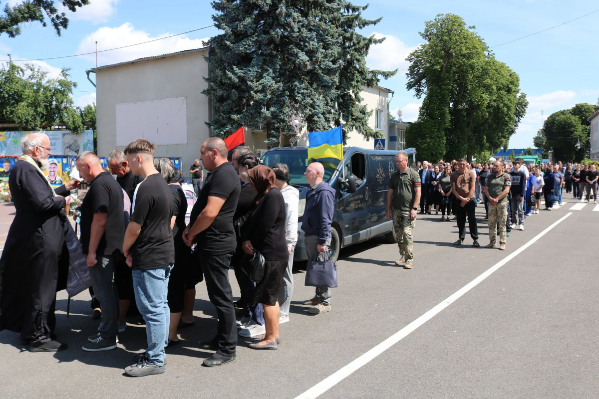Майже 2 роки рідні жили надією на його повернення: у Луцькому районі поховали Героя Миколу Якубовича