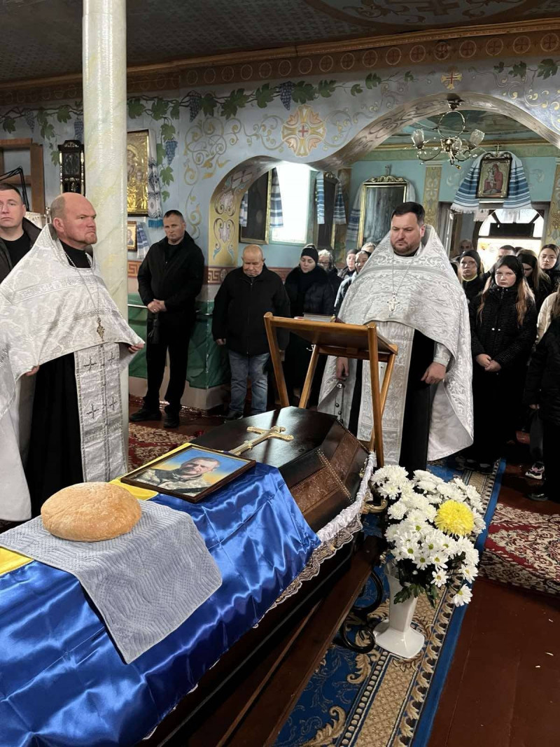 Майже рік вважався зниклим безвісти: на Волині поховали Героя Анатолія Ленартовича