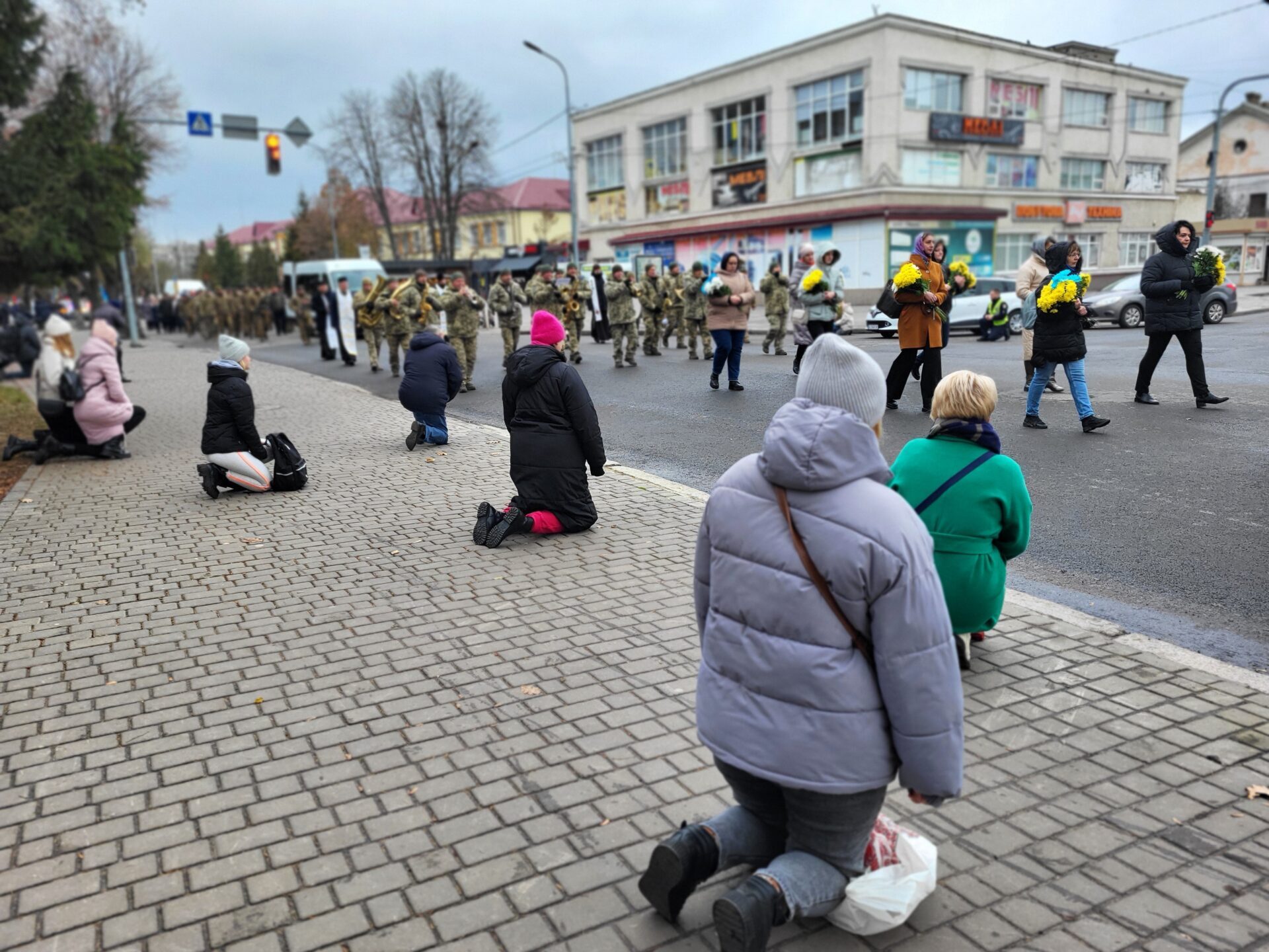 «Людина, яку пам'ятатимуть не лише на Волині, а й за межами України»: волиняни попрощалися з Героєм Ігорем Кобишем