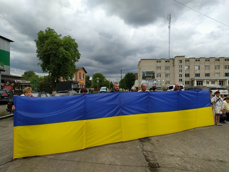 Ворожий дрон обірвав життя Героя: на Волині прощались з полеглим воїном Олегом Беценком
