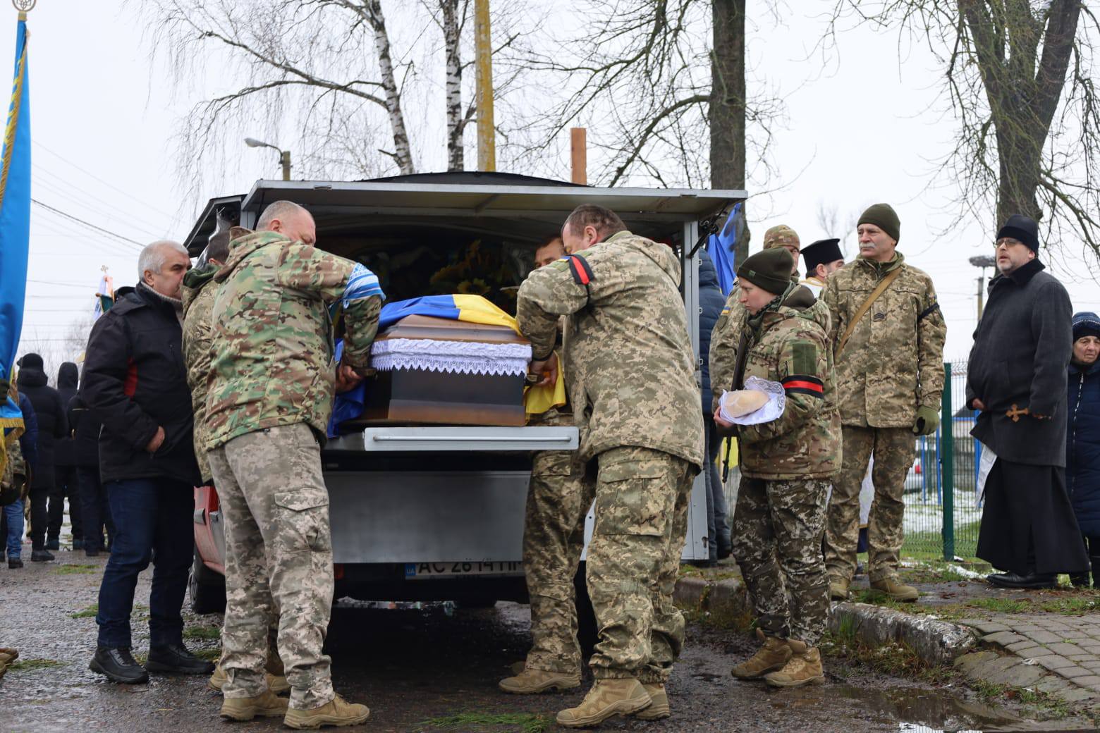 Навіки 29: на Волині попрощалися з молодим Героєм Романом Гайовим