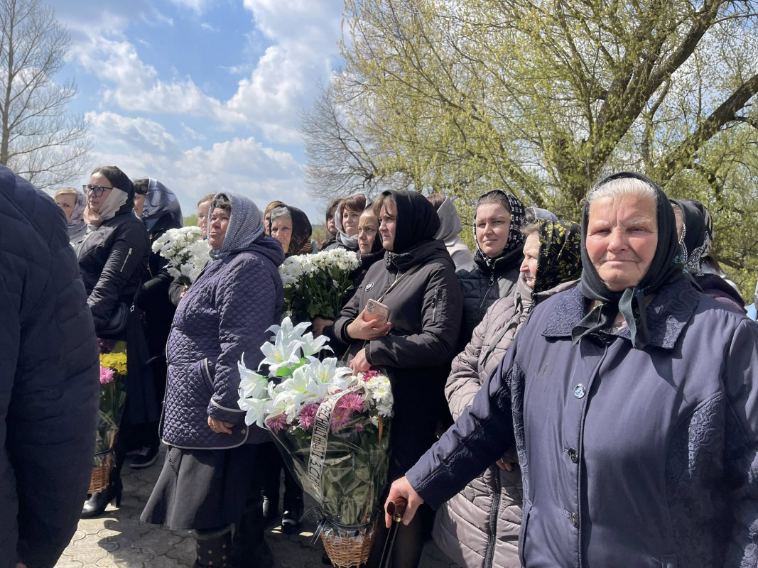 На Волині провели в останню путь священника Володимира Лапінського