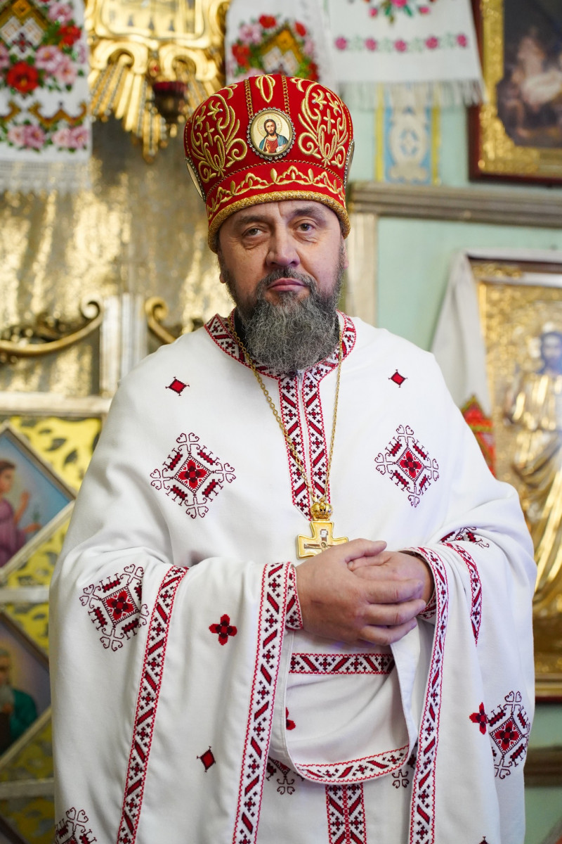 Владика Михаїл очолив празник Михайлівської парафії у Луцьку і нагородив духовенство та парафіян