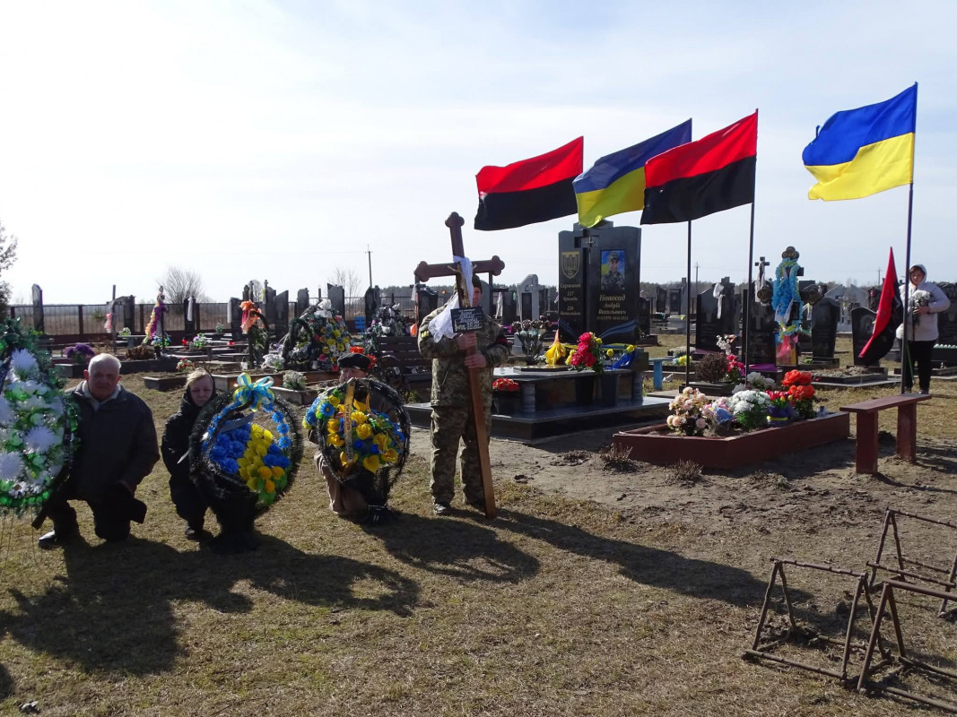 Після довгих місяців невідомості: на Волині провели в останню путь захисника Віталія Дудика