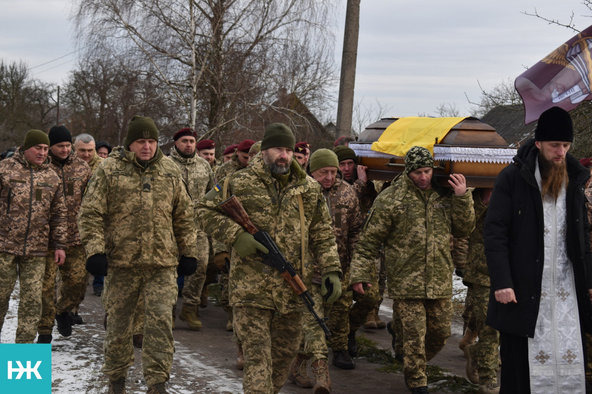 Зійшлося усе село: на Волині в останню дорогу провели полеглого на Курщині молодого Героя Сергія Зімича