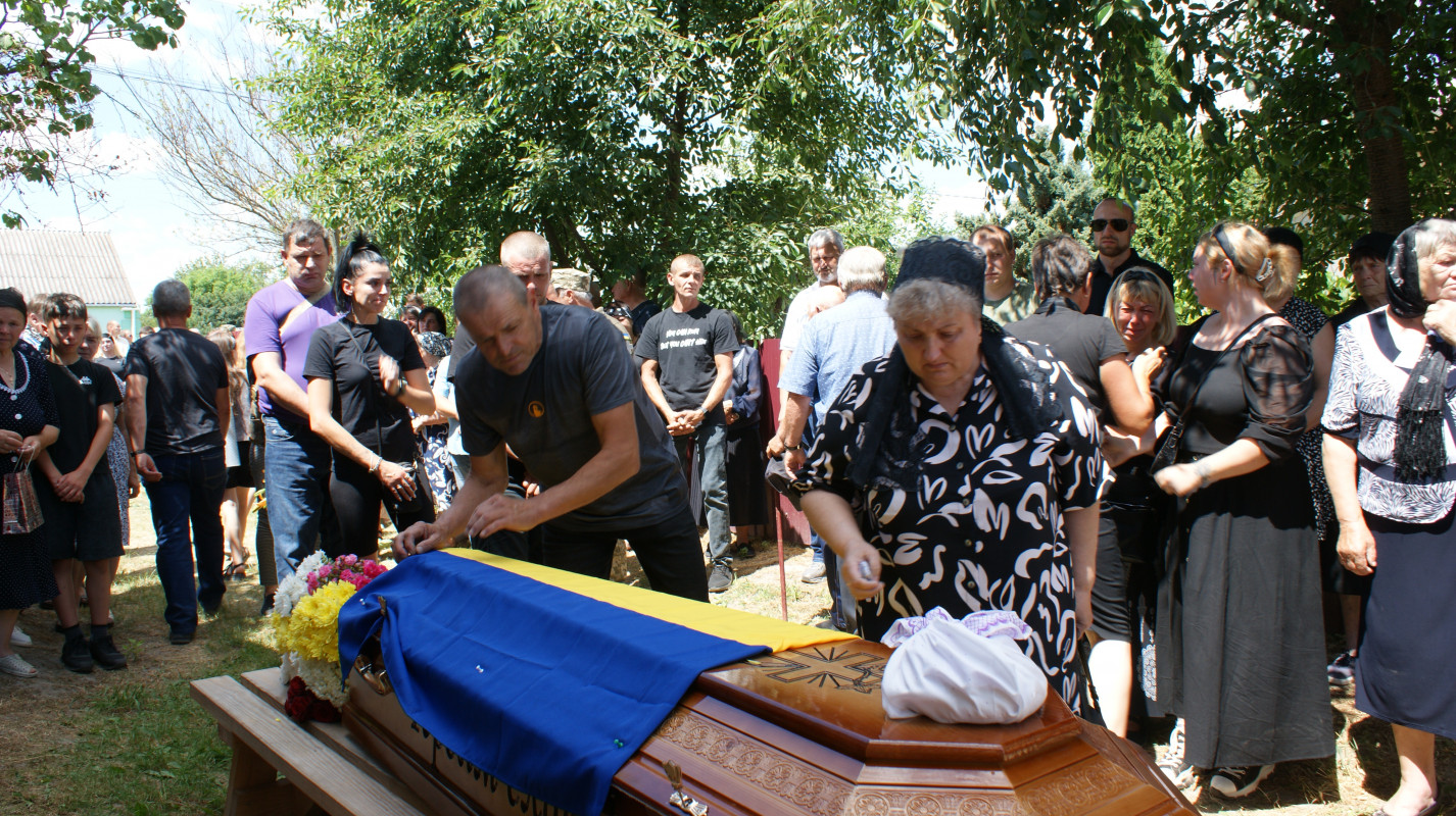 «За його голову окупанти обіцяли винагороду»: на Волині попрощалися з легендарним розвідником Віктором Зенцом