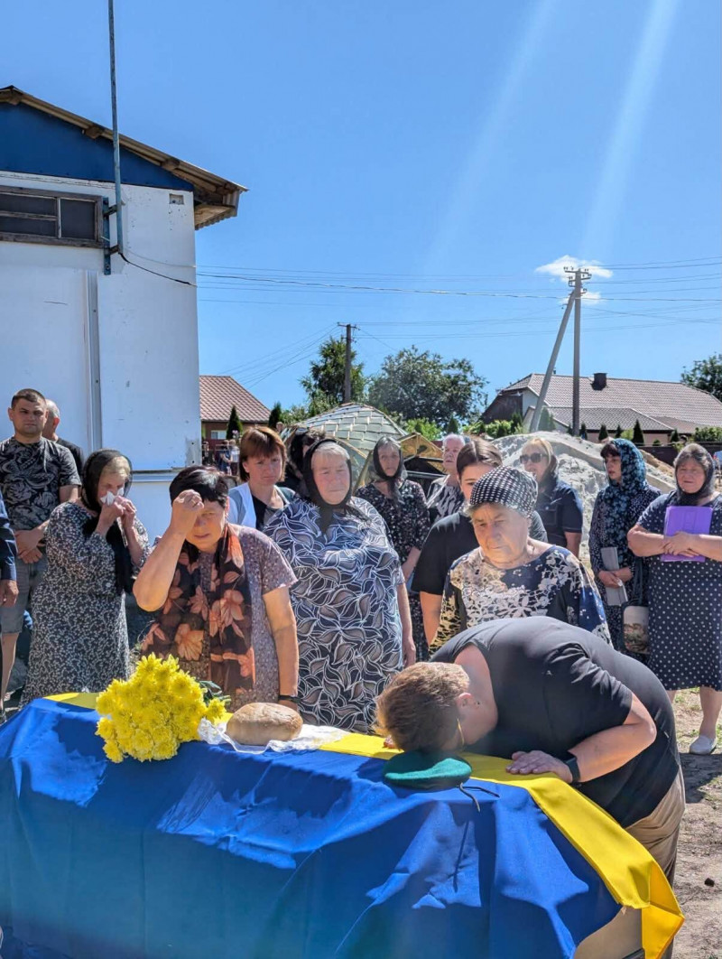 Півторарічний син більше не обійме батька: на Волині попрощалися з 30-річним воїном Віталієм Ксьондзиком