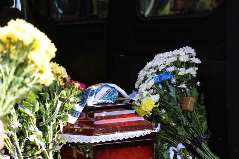Загинув півтора року тому: у Луцьку в останню дорогу провели 34-річного Героя Богдана Щербачука