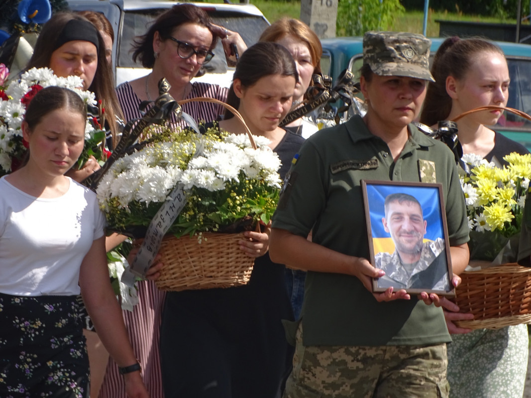 Надію на диво обірвала жахлива звістка: на Волині поховали Героя Володимира Мороза, який рік вважався зниклим безвісти