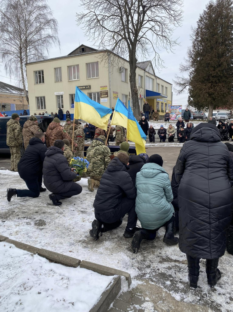 Загинув у бою на Покровському напрямку: у Луцькому районі прощаються із Героєм Андрієм Головчуном