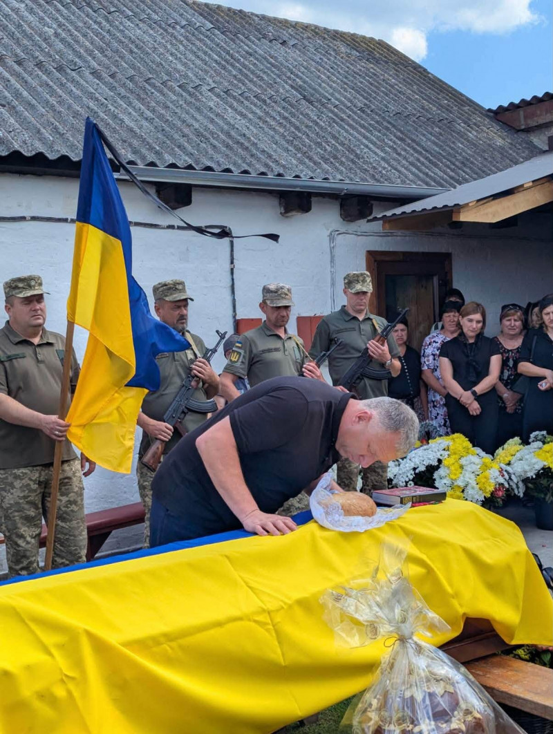 Два роки між надією і болем: на Волині попрощалися із захисником Петром Якимовим