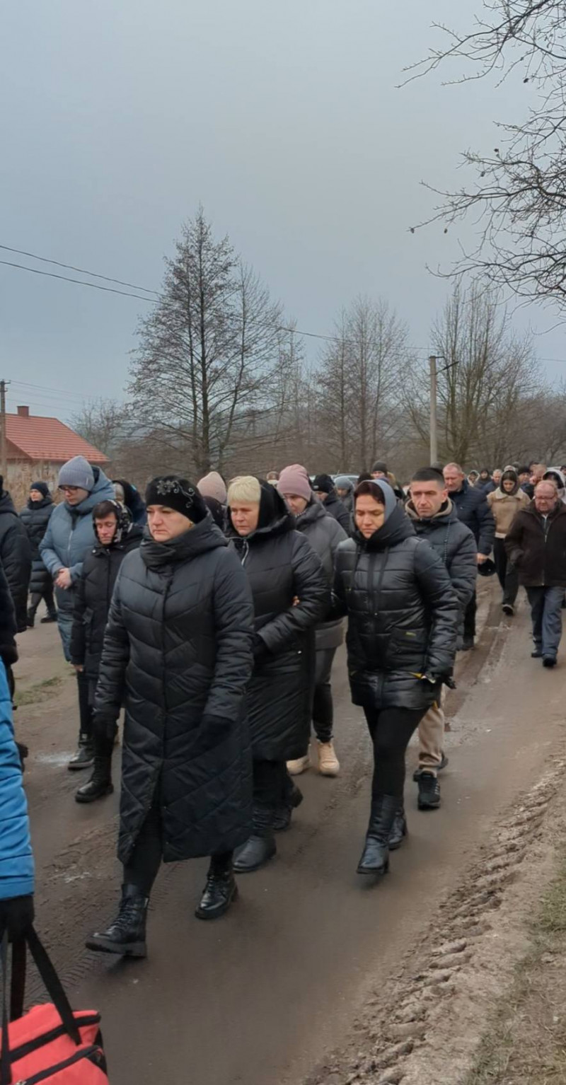 Завжди був готовий допомогти: на Волині провели в останню дорогу загиблого воїна Івана Оніщука