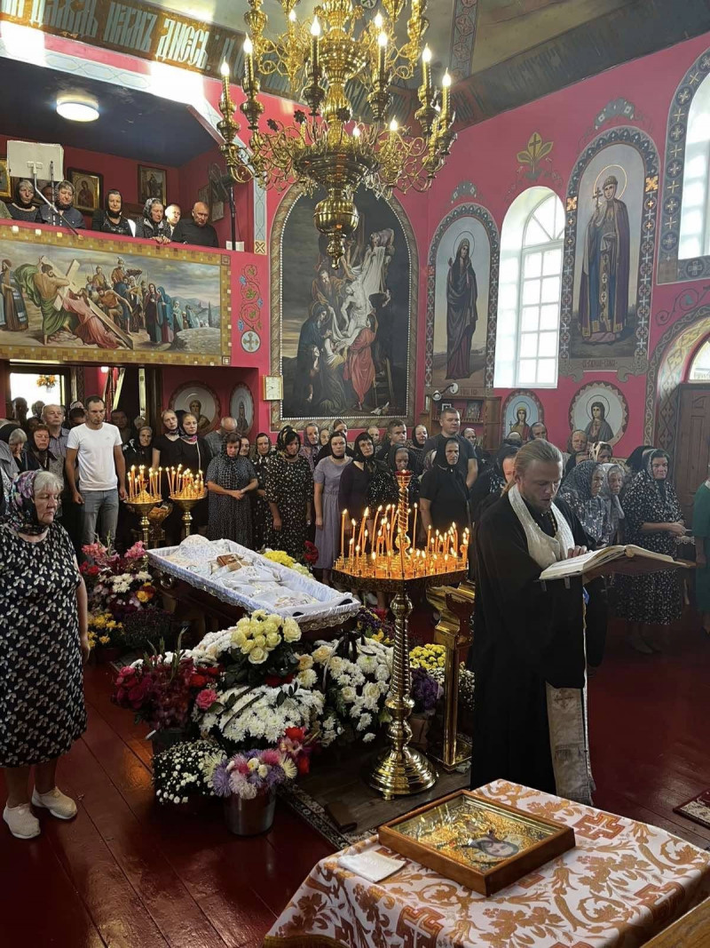 33 роки служив людям і Богу: на Волині попрощалися зі священником