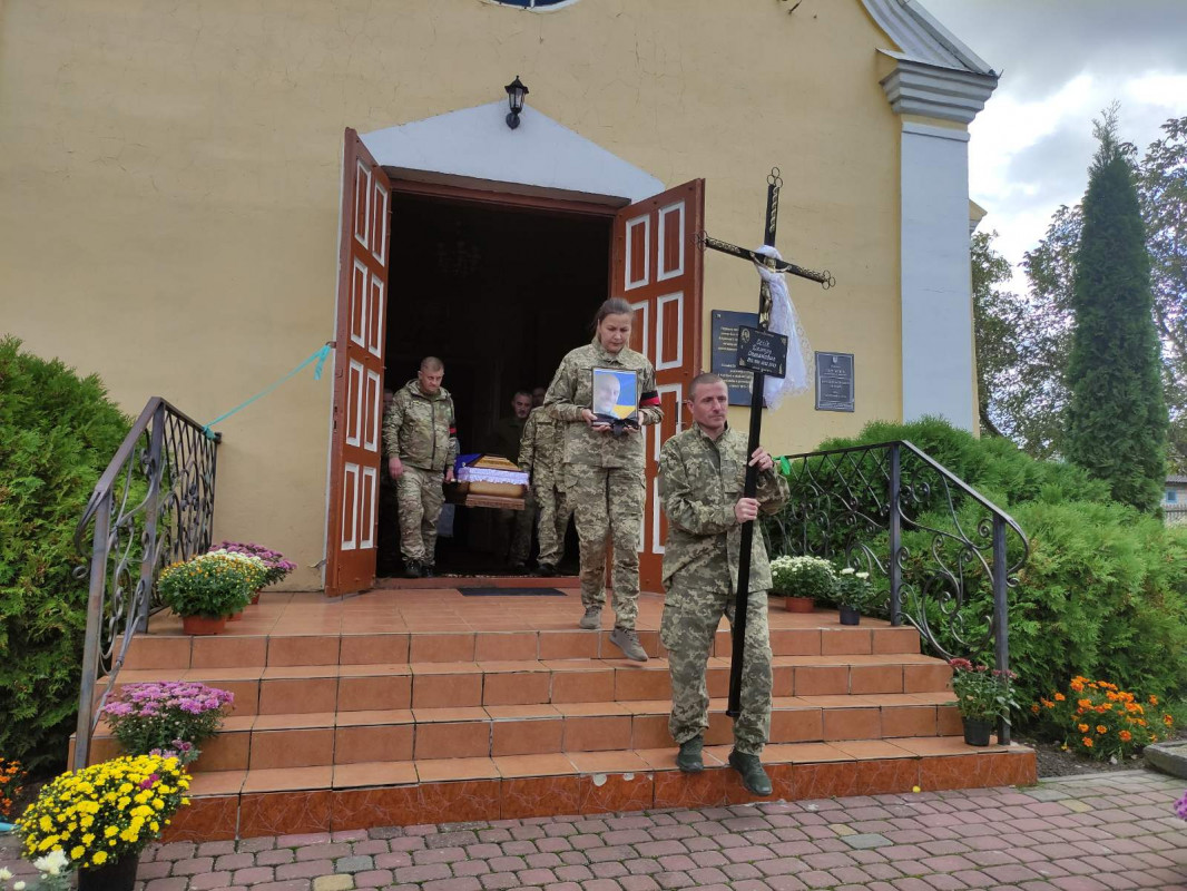 Довгий час вважався зниклим безвісти і був опізнаний по тесту ДНК: на Волині поховали Героя Дмитра Осіїка