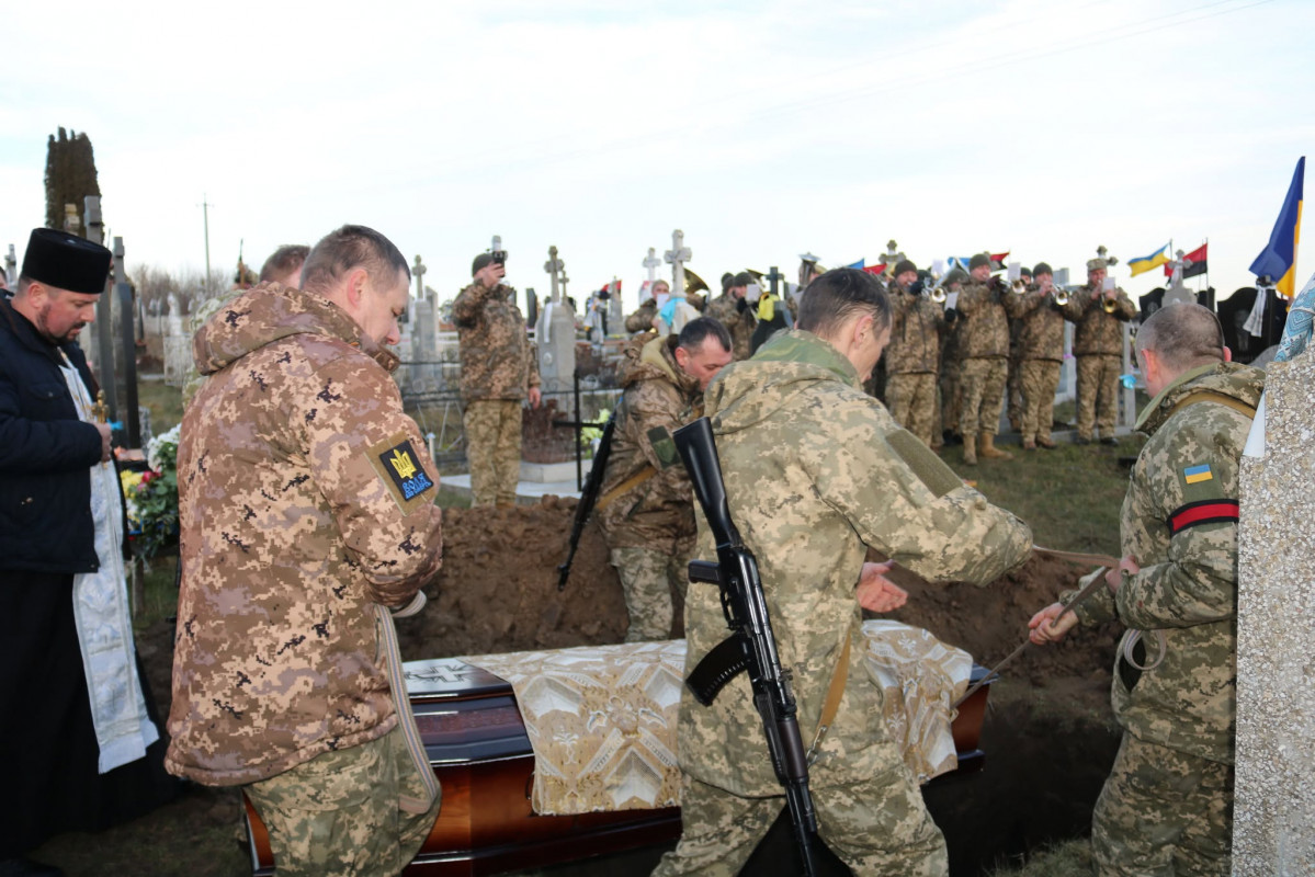 Захищав Україну ще з часів АТО: у Луцькому районі провели в останню путь Героя Романа Сербалюка