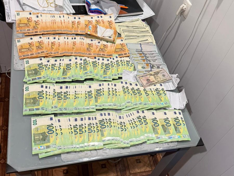 Ввозили автівки як гумдопомогу військовим і продавали: волинські прикордонники викрили схему контрабанди