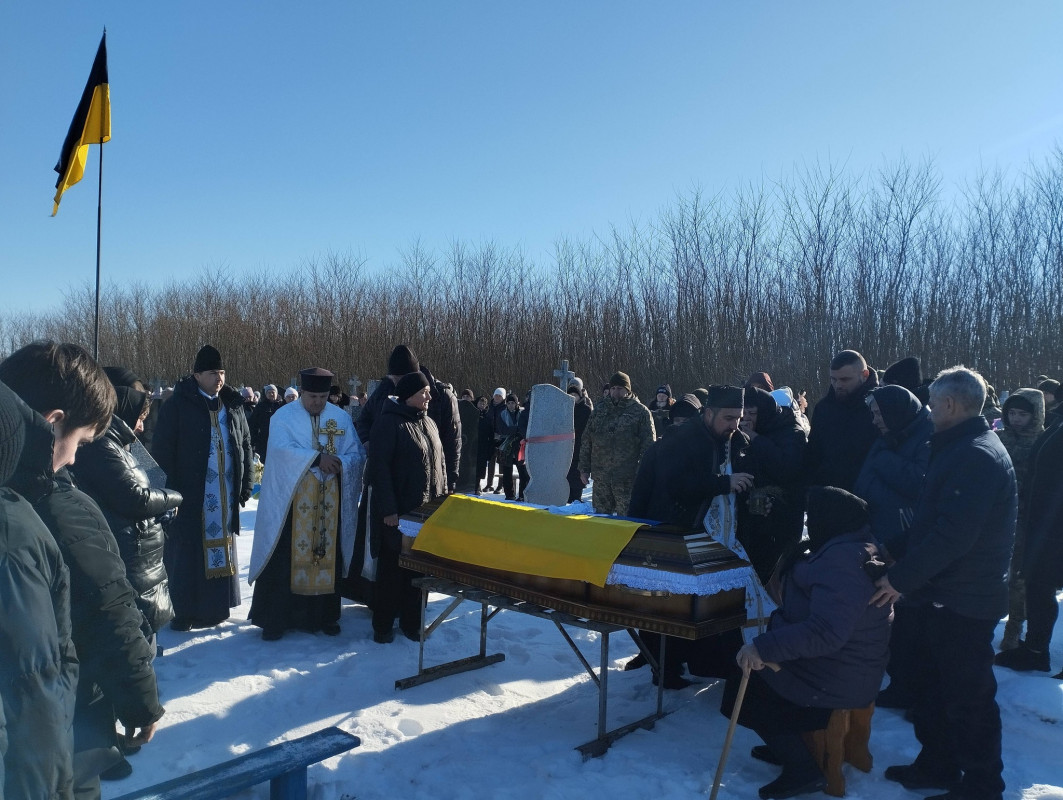 Служив на найважчих напрямках фронту: на Волині поховали Героя Юрія Савлюка