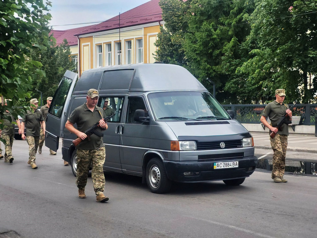 Життя обірвала війна за кілька місяців до 50-річчя: на Волині попрощалися із Героєм Віталієм Мартинюком