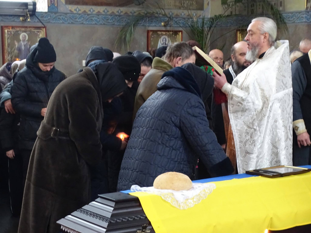 Повернувся додому «на щиті»: волиняни провели на вічний спочинок полеглого капітана Олександра Євтушка