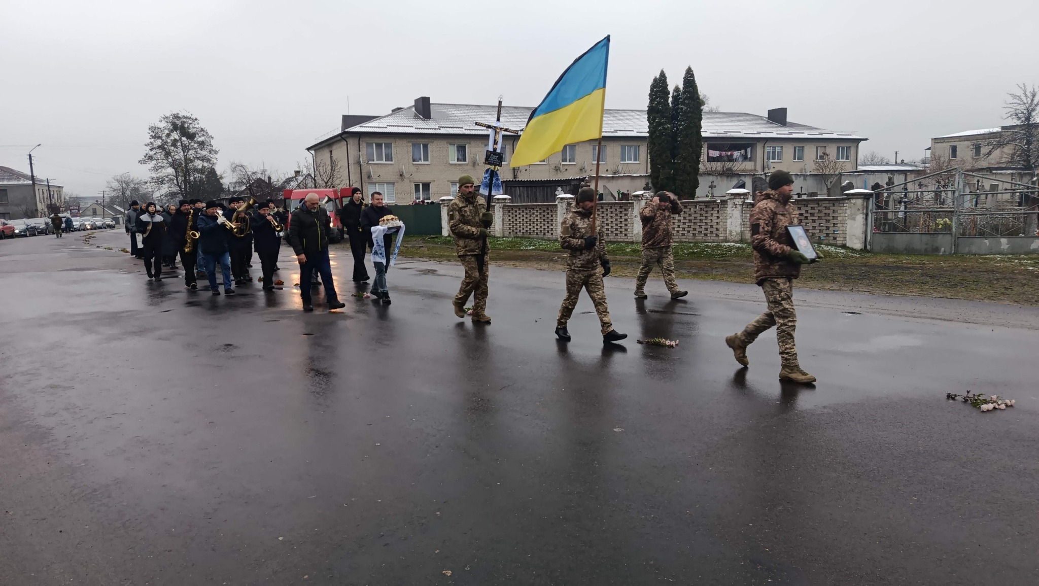 Трагічно загинув у ДТП: на Волині попрощалися із 32-річним захисником Едуардом Радчуком