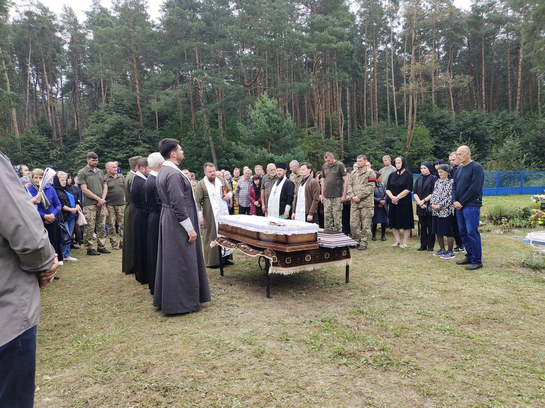 У громаді на Волині провели в останню дорогу Героя Михайла Драбика