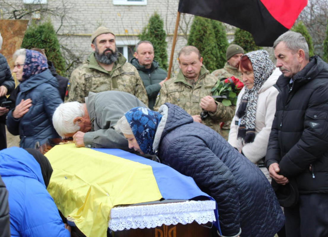 Завтра йому мало виповнитися 55 років: на Волині попрощалися із захисником Василем Савичем