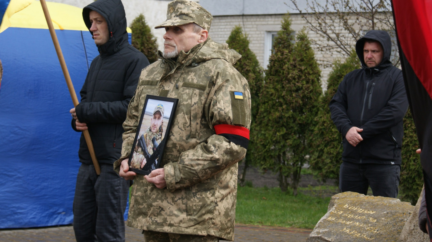 До останнього подиху – за Україну: у Луцькому районі попрощалися з Героєм Сергієм Мандзюком