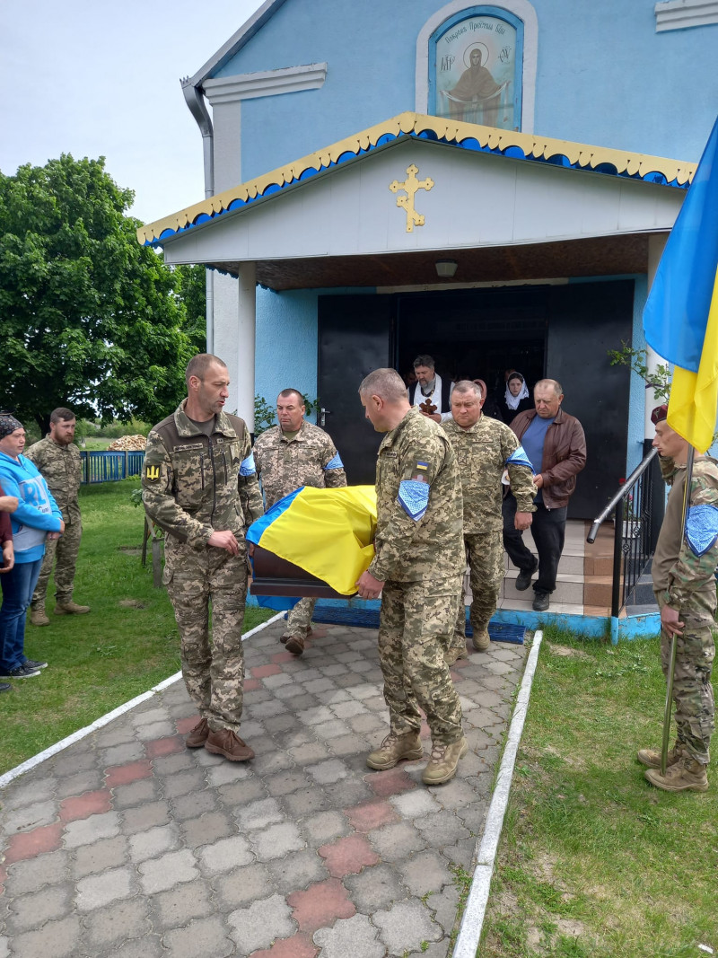 Загинув понад 2 місяці тому: на Волині поховали 24-річного Героя Владислава Богомаза. Фото