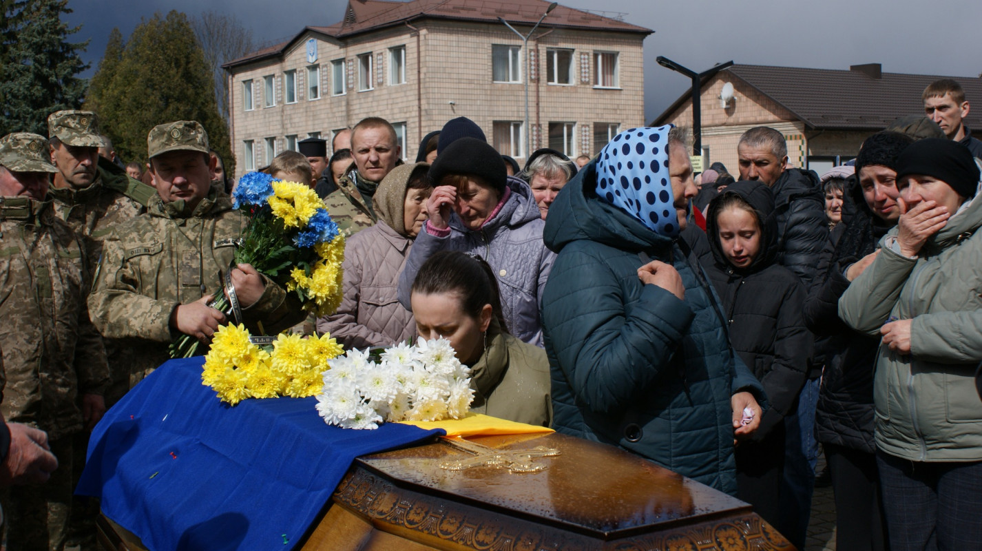 До останнього подиху – за Україну: у Луцькому районі попрощалися з Героєм Сергієм Мандзюком