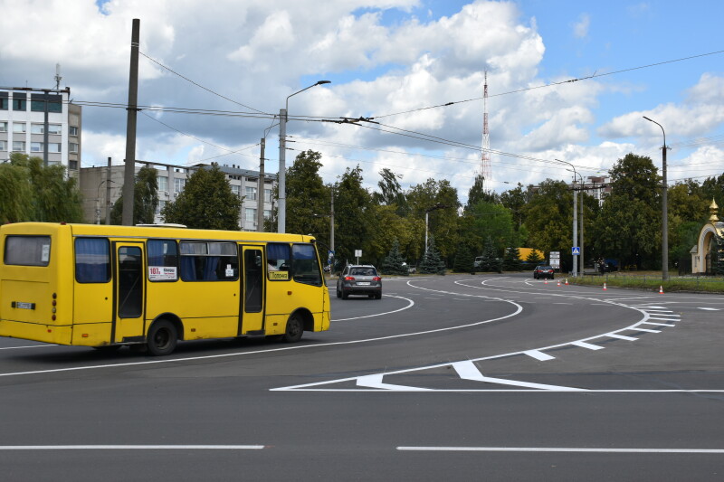 У Луцьку наносять нову дорожню розмітку: що змінилося