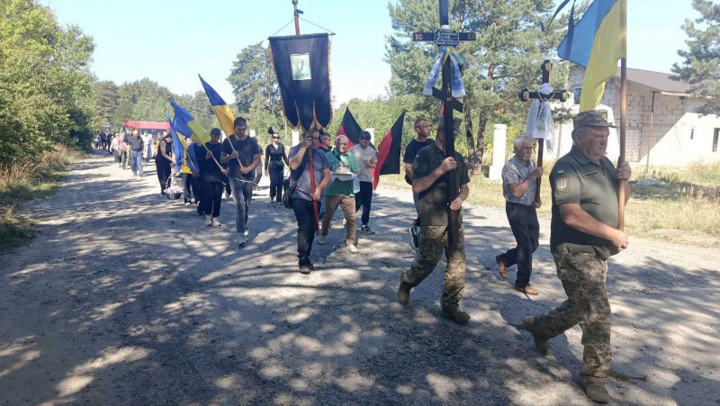 Залізничник, який став оператором БпЛА: на Волині попрощалися із Героєм Василем Мотрунчиком