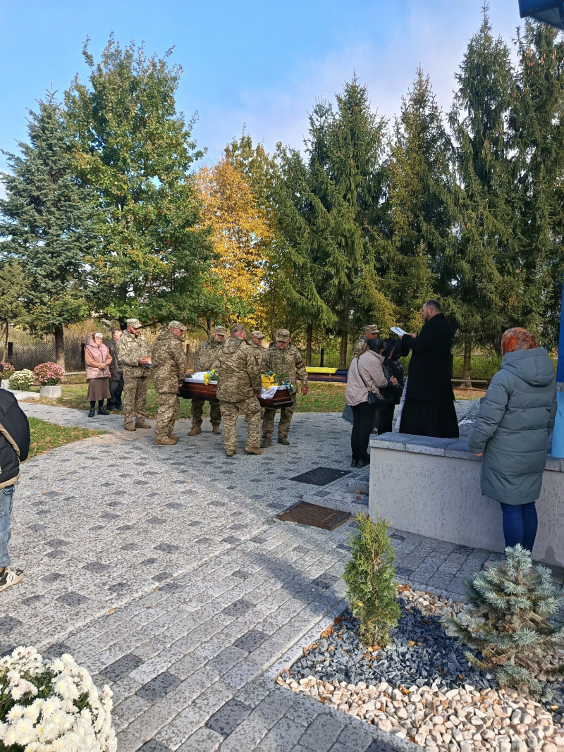 Його життя обірвалося на полі бою: на Волині в останню земну дорогу провели загиблого Героя Олександра Пальшина