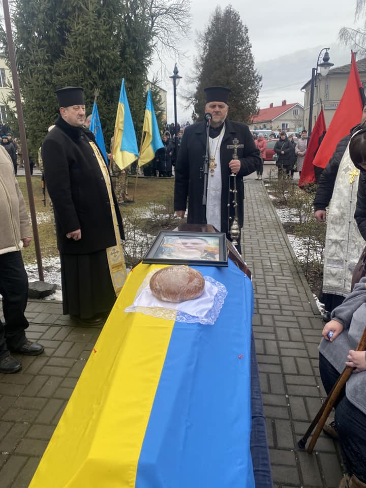 Понад рік вважався зниклим безвісти: У Луцькому районі попрощалися з Героєм Олександром Юрчуком