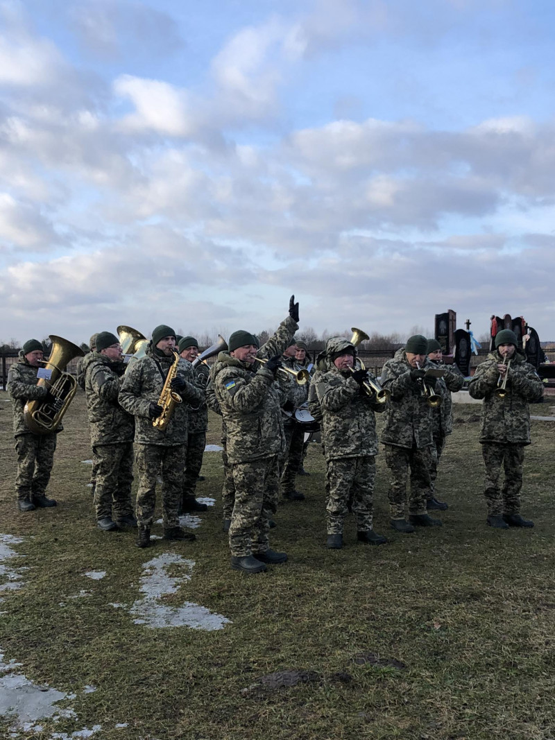 Рано втратив батьків: на Волині попрощалися із молодим Героєм Тарасом Сохацьким