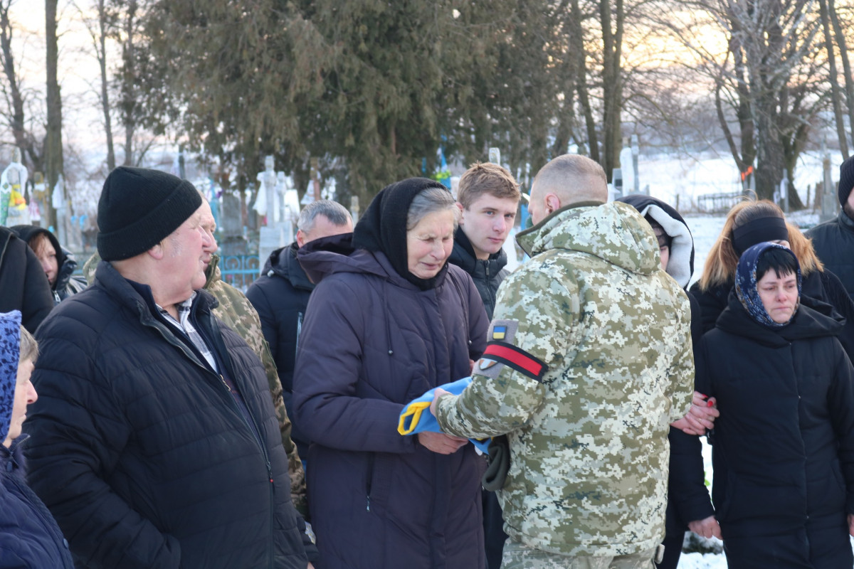 Навіки 48: у Луцькому районі попрощалися зі загиблим на війні Андрієм Головчуном