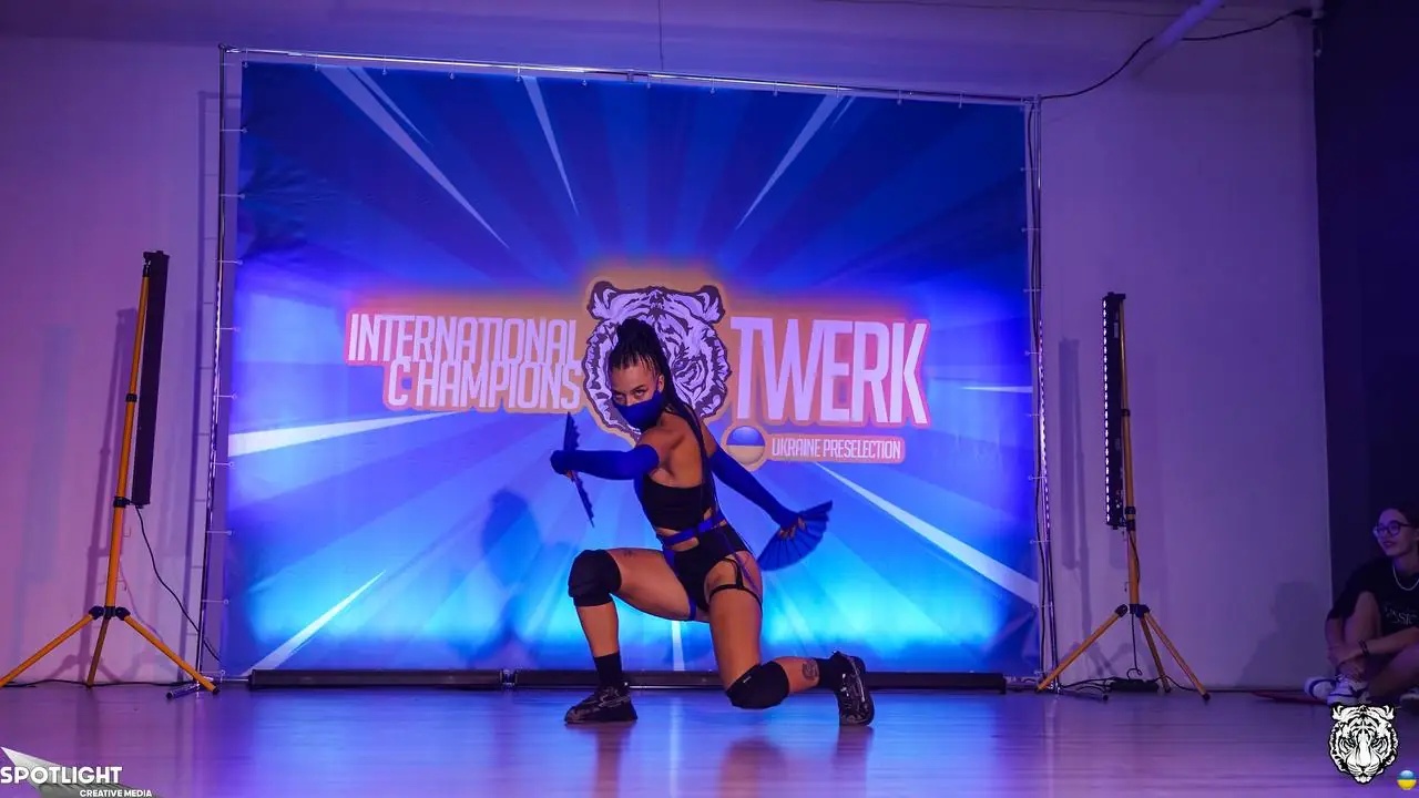 «Я вчу жінок любити себе»: історія тренерки з Волині, яка змінює життя танцями. Фото