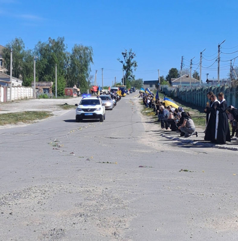 Понад 2 роки вважався зниклим безвісти: на Волині поховали Героя Володимира Кожевнікова